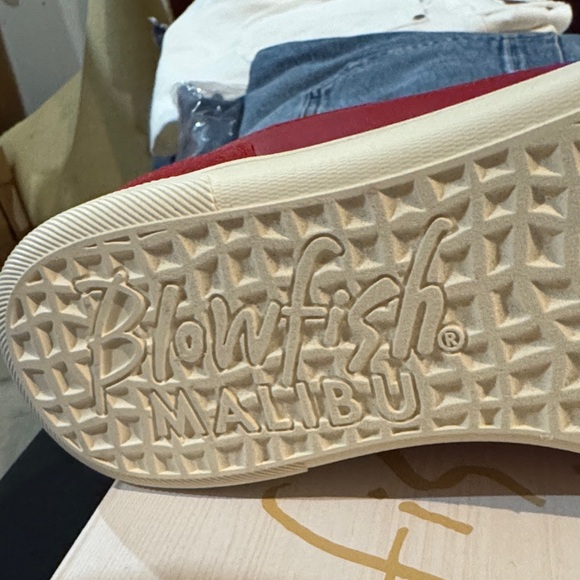 Blowfish Malibu Red and Cream Sneakers Brand New in the box Size 8.5 Comfy! - Picture 3 of 7